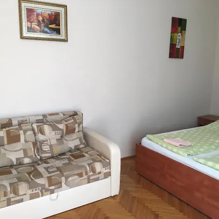 Melinda Apartman ハイデゥソボスロー