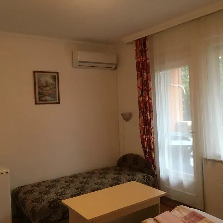ゲストハウス Melinda Apartman ハイデゥソボスロー